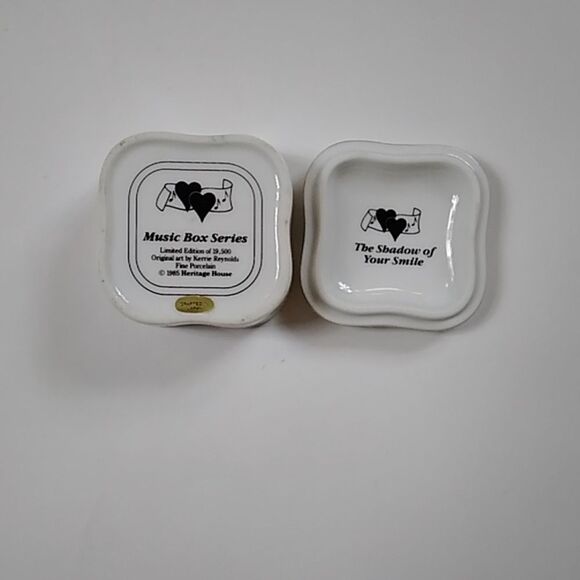 Music Box Series Fine Porcelain 1985 Heritage House - Picture 3 of 5